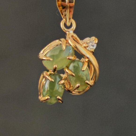 Vintage Jade Pendant Necklace, Dolphin Ore 18K Gold Electroplate - Picture 5 of 7